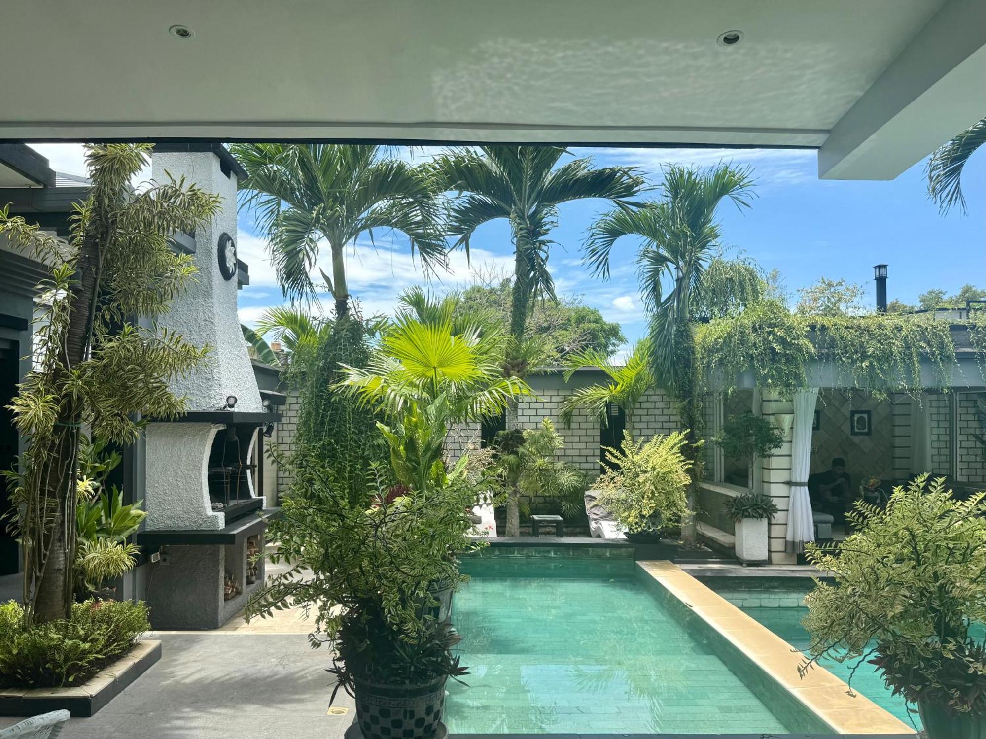Villa Rumah Putih Abu Abu Senggigi Exterior photo