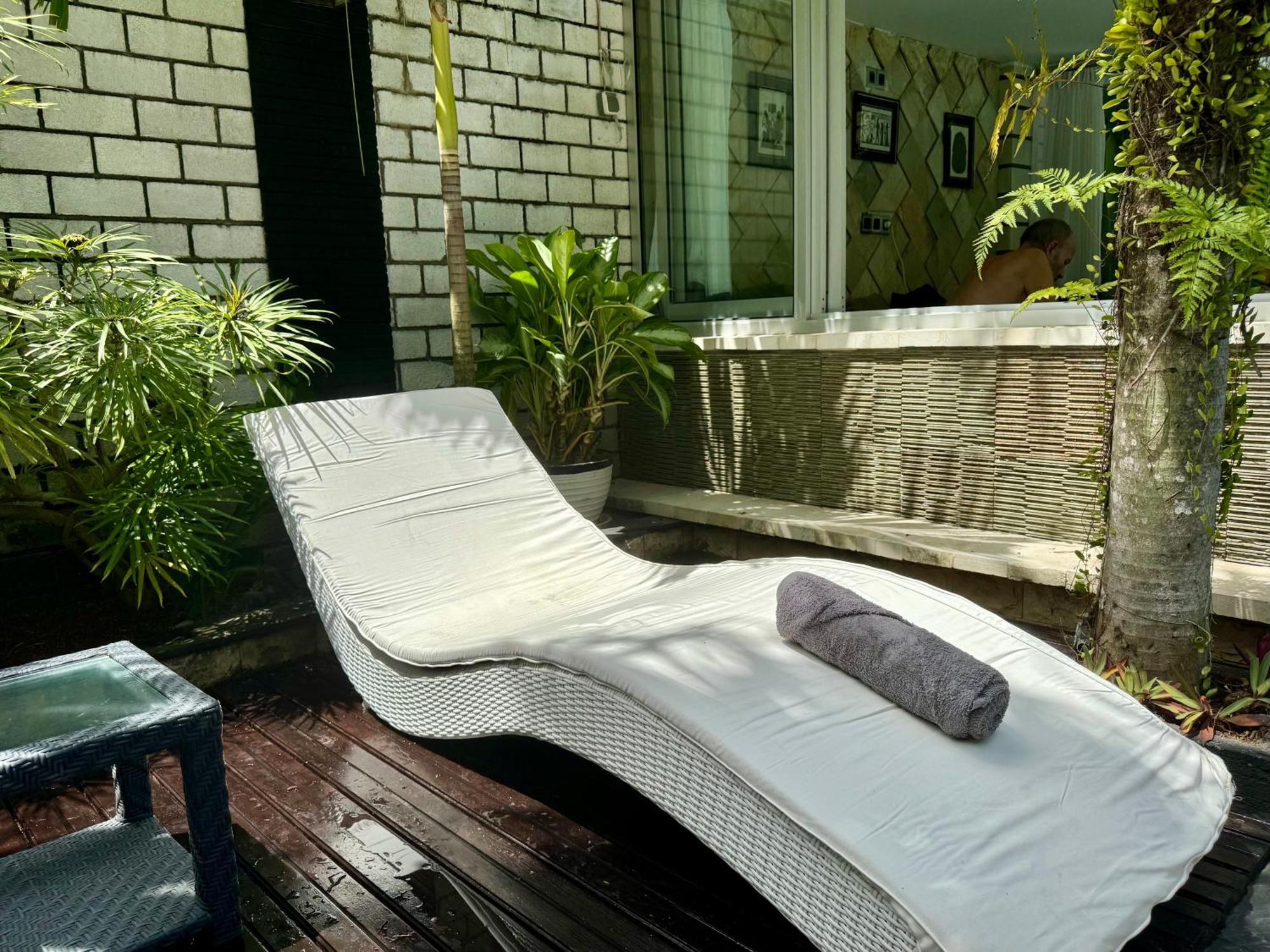 Villa Rumah Putih Abu Abu Senggigi Exterior photo
