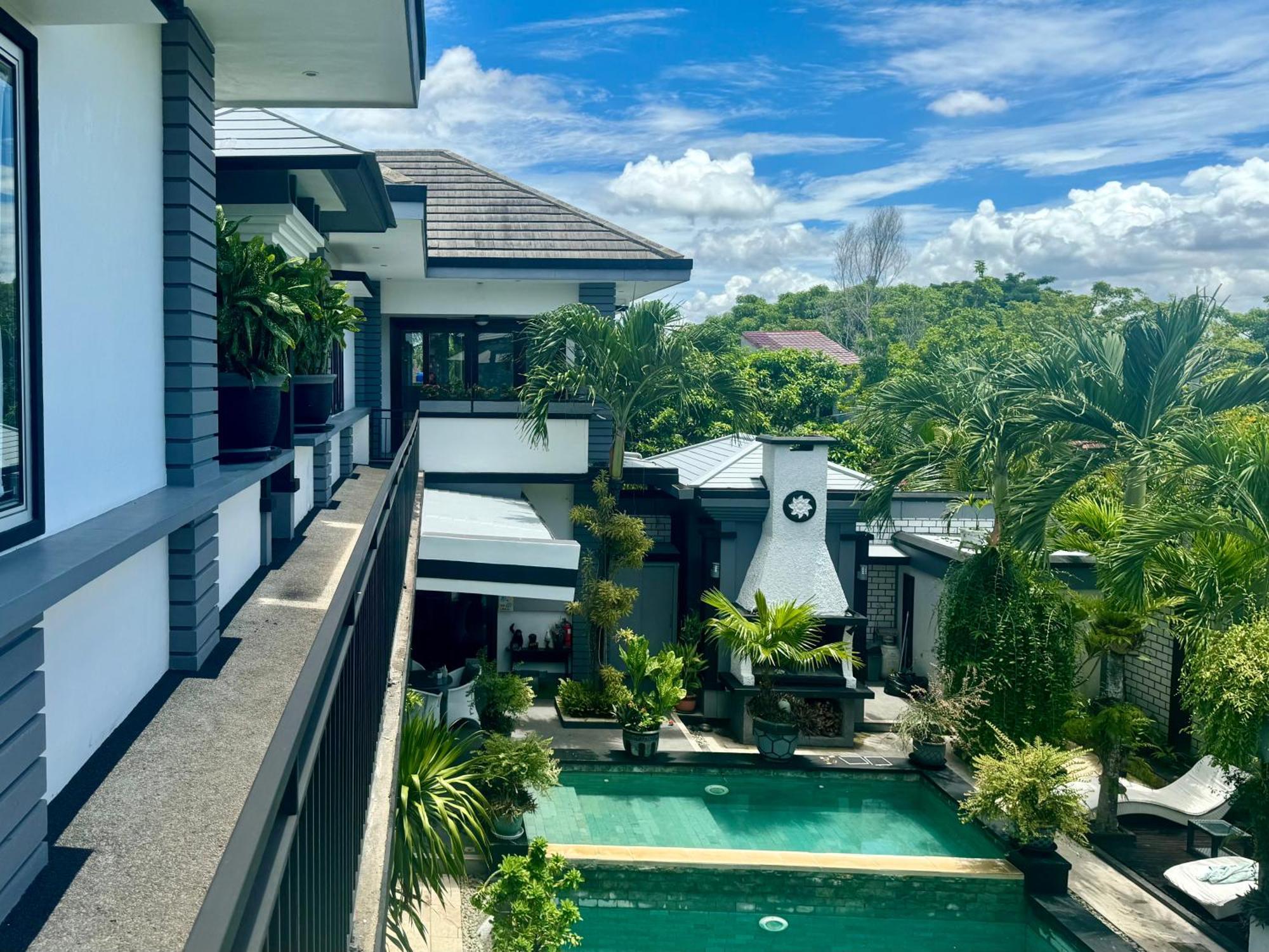 Villa Rumah Putih Abu Abu Senggigi Exterior photo