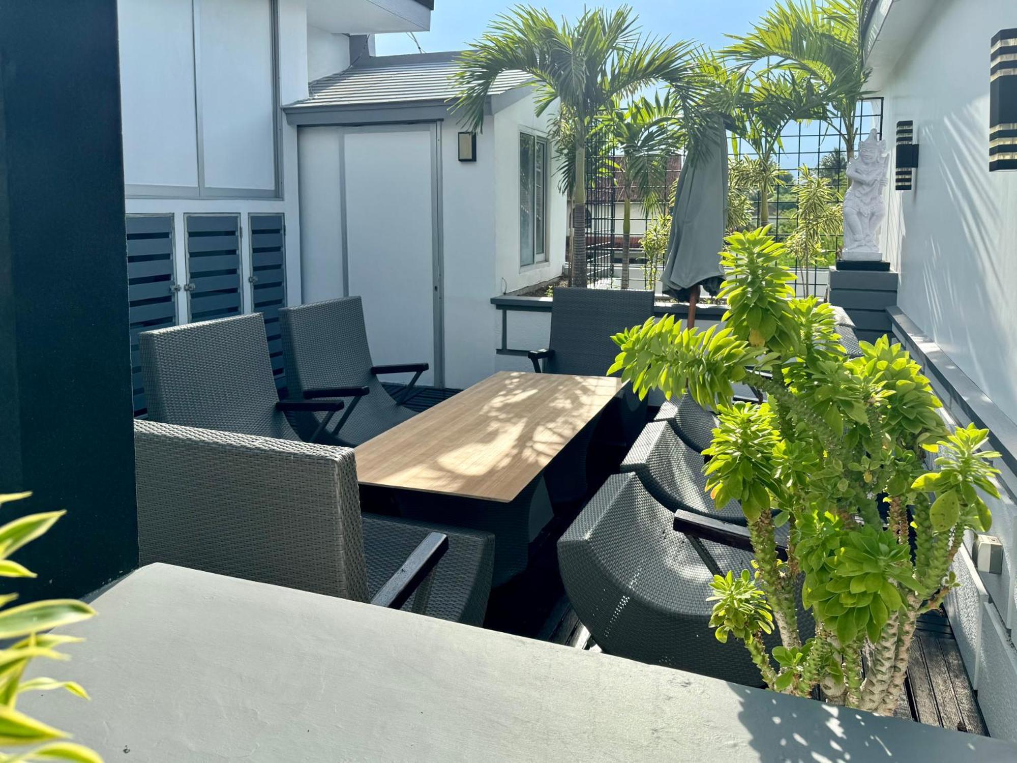 Villa Rumah Putih Abu Abu Senggigi Exterior photo